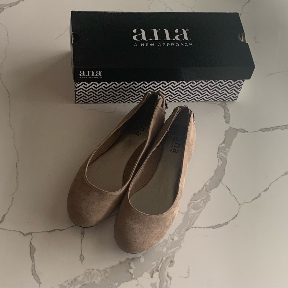 FLASH SALE ‼️❗️New a.n.a Suede Flat